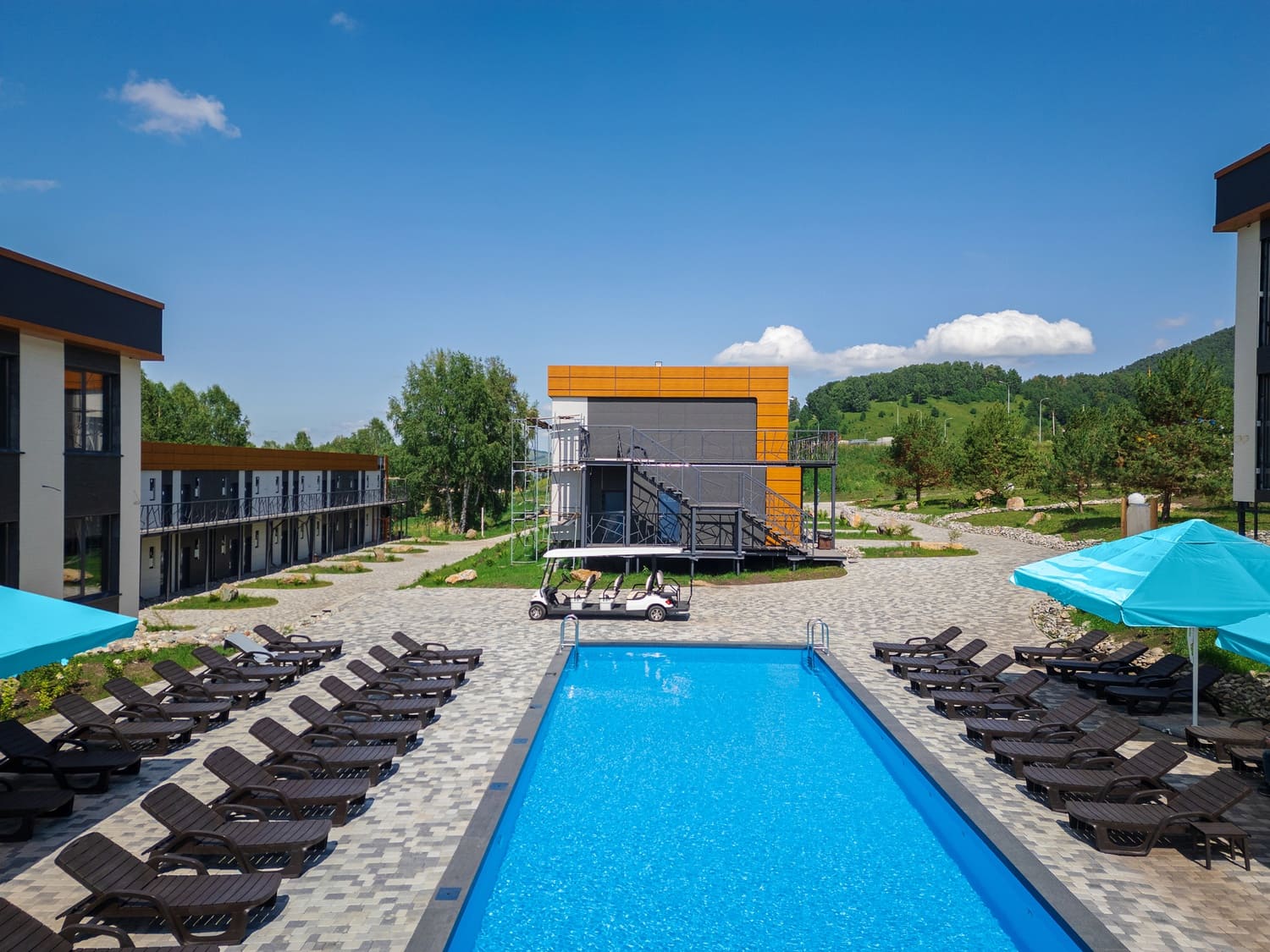 Отель 3* «СредиГор»